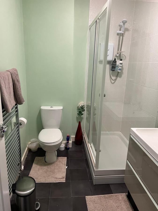Sheffield City Centre , Free Wifi & Parking - Private Room - Shared House Exterior photo
